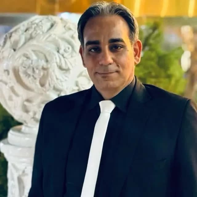 عضو تیم بیزیلُک: مهراد میرامینی - سرپرست گویندگان